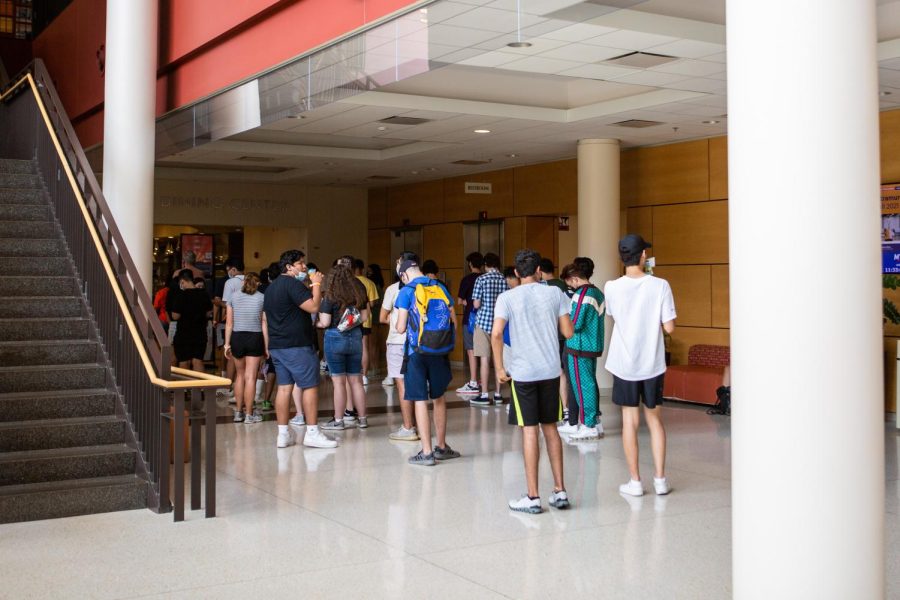 Students line up outside of the Ikenberry Dining Hall on Aug. 20. Columnist Sanchita Teeka believes secularity should take effect in campus buildings rather than evangelism following a scene in the dining hall. 