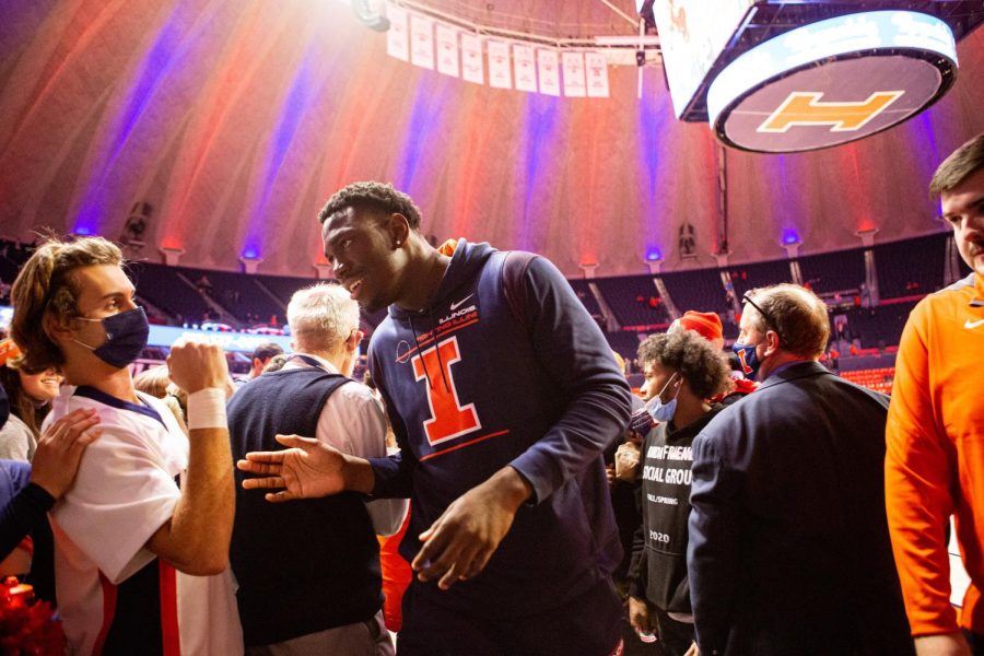 Kofi+Cockburn+high+fives+a+fan+after+watching+the+Illinois+game+against+Jacksonville+State+University+on+Nov.+9.+Illini+basketball+still+faces+setbacks+despite+the+end+of+his+suspension.+