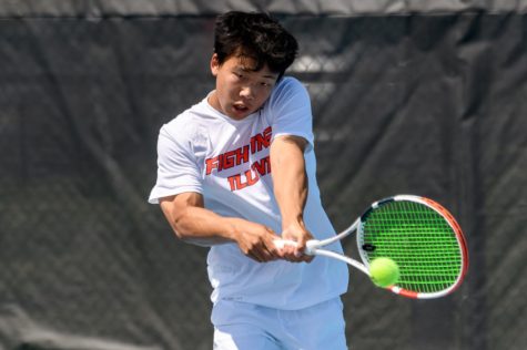 Illini Tennis Hunter Heck takes on the position as a strong leader in the team as well as having a successful season this year. 
