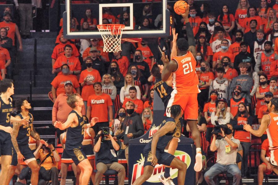 Illinois+junior+Kofi+Cockburn+shoots+a+floater+during+the+teams+82-72+win+over+Notre+Dame+at+State+Farm+Center+on+Monday.
