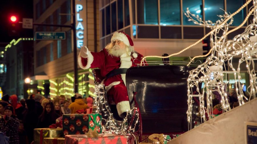 Santa+Clause+waves+to+parade+goers+in+front+of+Hyatt+Place+Hotel+in+downtown+Champaign.+The+21st+Annual+Parade+of+Lights+%E2%80%94+organized+by+the+Champaign+Center+Partnership+and+presented+by+Christie+Clinic+is+set+to+happen+on+Saturday+at+6%3A00+pm.+