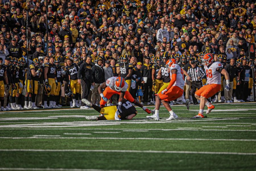 Illinois defense surrounds an Iowa offensive player during the game at Kinnick Stadium on Saturday. The Illini fell, 33-23, to the No. 17 Hawkeyes.