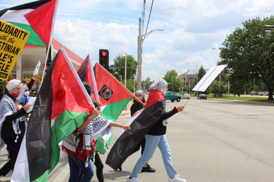 Protesters+march+across+Lincoln+avenue+during+a+Palestinian-rights+demonstration+on+May+23%2C+2021.+Pro-Palestinian+protests+erupted+across+the+country+in+May%2C+2021%2C+in+response+to+increased+violence+between+Israeli+and+Palestinian+forces.