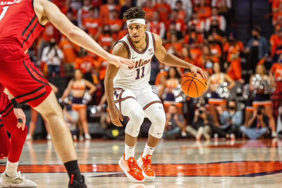 Guard+Alfonso+Plummer+dribbles+the+ball+during+the+game+against+Rutgers+on+Dec.+3.+The+Illini+will+be+up+against+Iowa+on+Monday.+