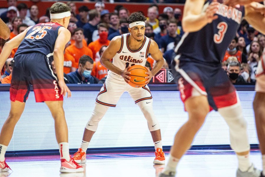 Alfonso+Plummer+looks+for+teammates+during+Illinois+83-79+loss+to+Arizona+on+Saturday+at+State+Farm+Center.+The+Illini+offense+stalled+in+the+second+half%2C+with+Frazier+and+Plummer+the+only+consistent+threats+from+three.