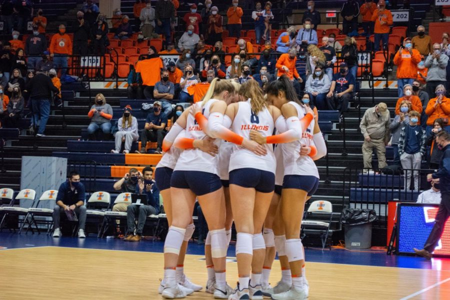 The+Illini+volleyball+team+huddles+up+during+the+game+against+Indiana+on+Nov.+12.+The+team+is+traveling+to+Lexington+for++the+first-round+showdown+with+West+Virginia.