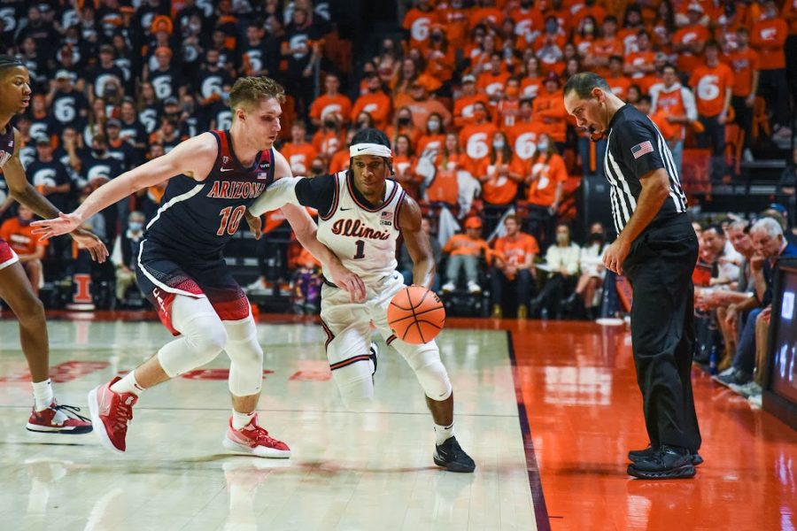 Trent+Frazier+dribbles+down+the+sideline+in+the+second+half+of+Illinois+game+against+No.+11+Arizona+at+State+Farm+Center+on+Saturday.+The+Illini+struggled+late+in+an+83-79+loss.