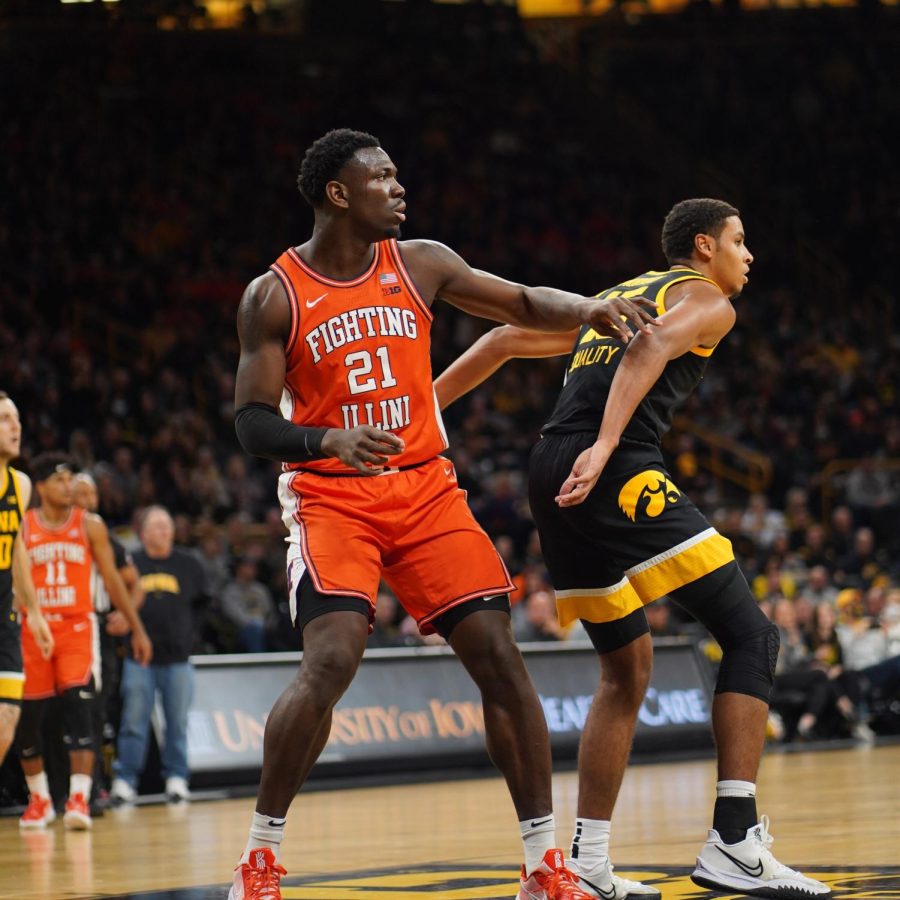 Illinois+Kofi+Cockburn+battles+for+position+in+the+paint+against+Iowas+Keegan+Murray+during+the+game+at+Carver-Hawkeye+Arena+in+Iowa+City+on+Monday.