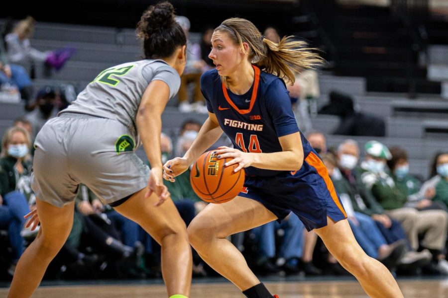 Illinois+Kendall+Bostic+dribbles+during+the+teams+game+at+Michigan+State+at+Breslin+Center+on+Thursday.+The+Illini+fell%2C+75-60%2C+to+the+Spartans.