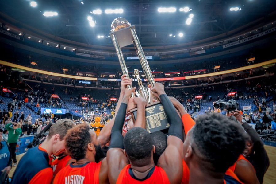 The Illinois mens basketball team holds the Braggin Rights trophy after beating Missouri on Dec. 23, 2017. The Illini are on a three-game losing streak in the series heading into Wednesday nights matchup.