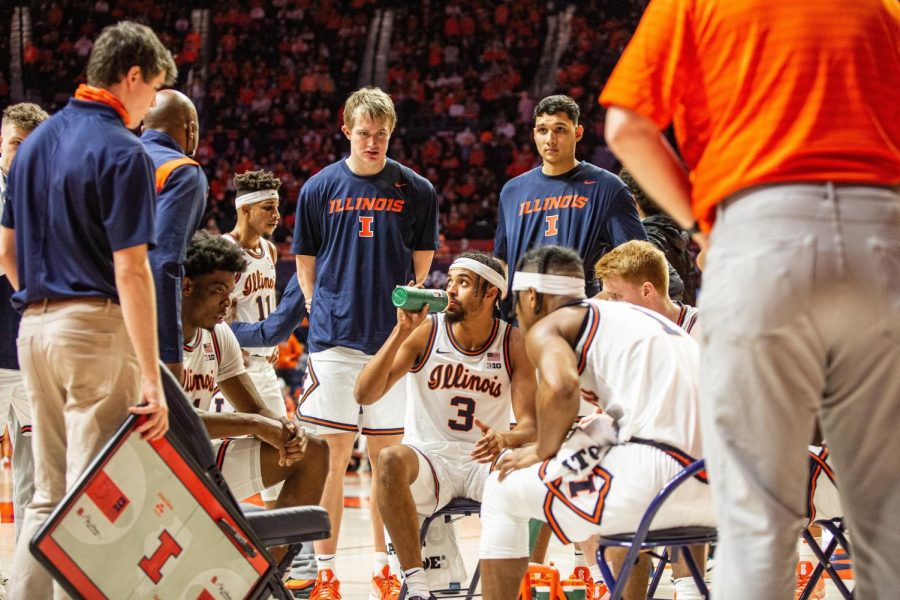 The+Illinois+mens+basketball+team+huddles+during+a+timeout+during+its+game+against+Rutgers+on+Dec.+3.+The+Illini+will+take+on+the+Maryland+Terrapins+at+State+Farm+Center+on+Thursday+and+will+honor+former+player+Ayo+Dosunmu+at+halftime.+