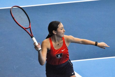 Illinois womens tennis Kida Ferrari prepares to hit the ball during her singles match against Chicago State on Jan. 23. Farrari won her match, 6-1 and 6-0. 
