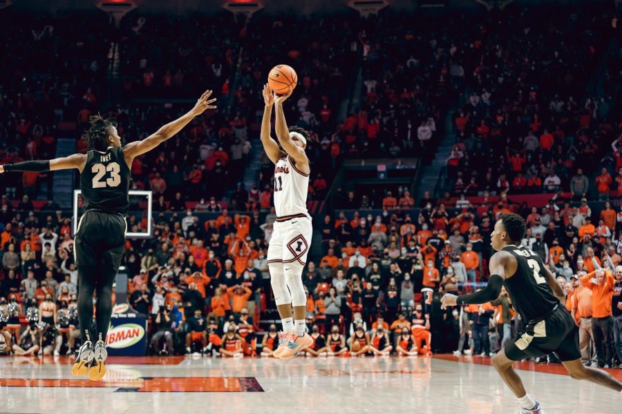 Alfonso+Plummer+shoots+a+3-pointer+during+Illinois+game+against+Purdue+at+State+Farm+Center+on+Monday.+Plummer+had+another+solid+game%2C+recording+24+points%2C+including+six+triples.