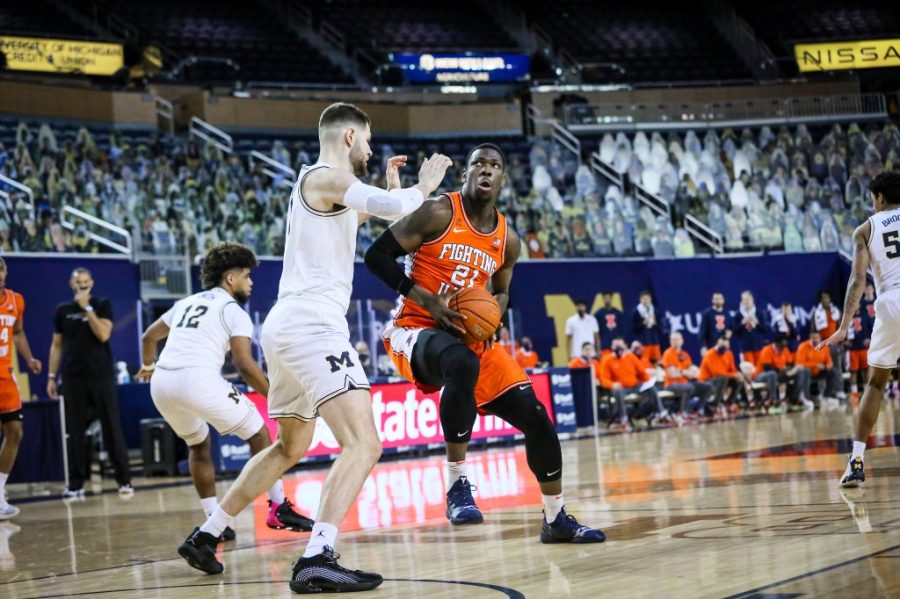 Kofi+Cockburn+battles+for+position+against+Michigan+center+Hunter+Dickinson+during+the+game+on+March+2%2C+2021.+The+Illini+will+take+on+the+Wolverines+in+Champaign+on+Friday+night.