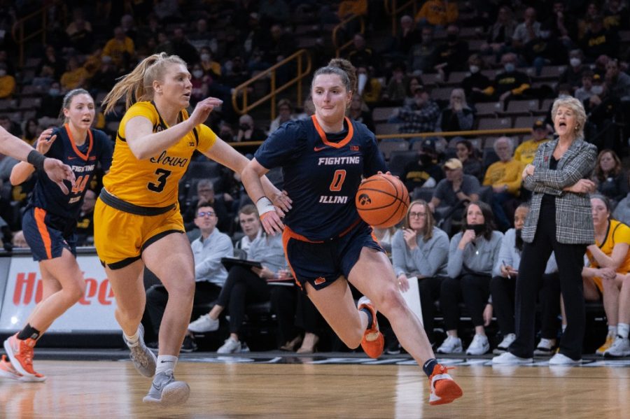 Guard+Sara+Anastasieska+dribbles+the+ball+during+the+game+against+Iowa+state+on+Jan.+23.+The+Illini+lose+to+the+Badgers+68-47.+