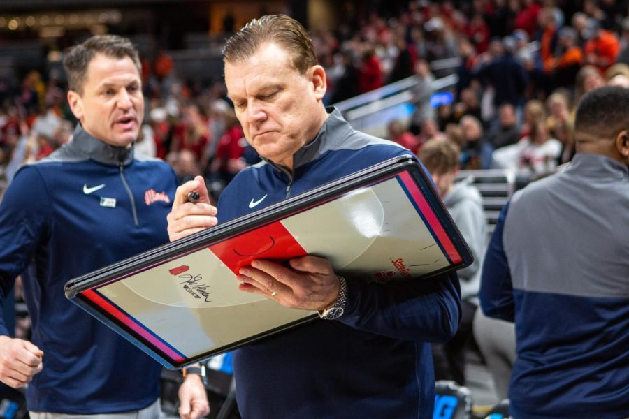 Illinois mens basketball head coach Brad Underwood looks over some plays in the playbook during the game against Indiana at the Big Ten Tournament on March 11. Underwood will be extended his contract with the team for the 2027-2028 season.