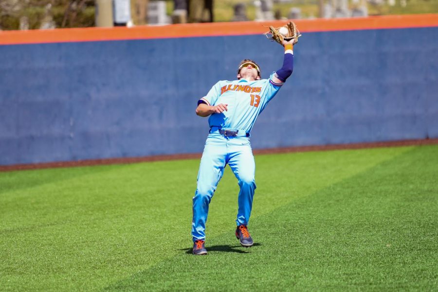 Sophomore+infielder+Cal+Hejza+catches+the+ball+during+the+game+against+Purdue+on+April+3.+The+Illini+will+be+heading+to+Peoria+to+play+against+Bradley+on+Wednesday.+