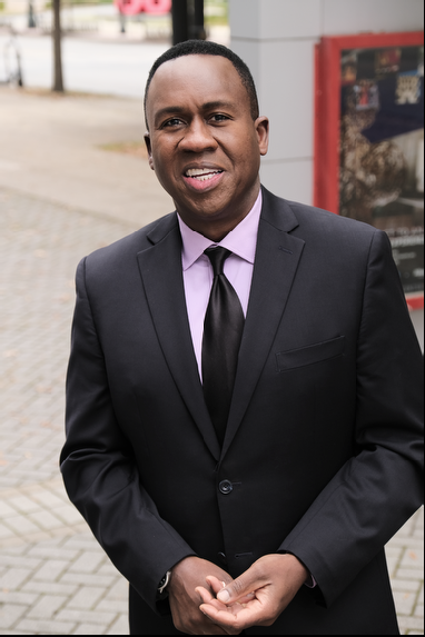 Steve Osunsami wrote for The Daily Illini during his time at the University, and has since then worked with ABC News and has contributed to other news outlets in his career. 