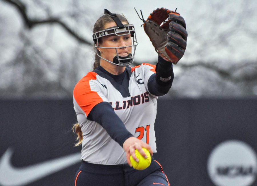 Senior+pitcher+Sydney+Sickles+pitches+during+the+game+against+SIUE+on+Tuesday.+The+Illini+will+be+going+up+against+the+Badgers+this+weekend+at+Eichelberger+Field.+