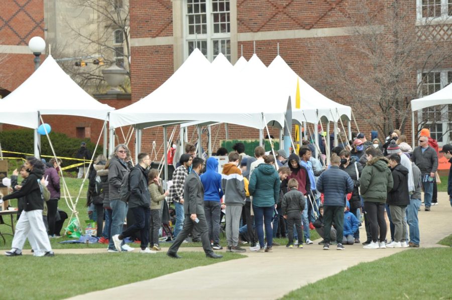 People gather around outside on the Bardeen Quad for the Engineering Open House on Saturday. The open house celebrated its 100th anniversary featuring many exhibits showcasing the works of many RSOs and groups.