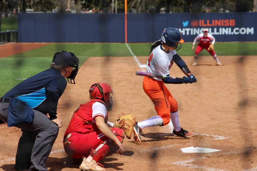 Freshman+outfielder+Stevie+Mead+prepares+to+swing+her+bat+during+the+game+against+Wisconsin+on+Sunday.+The+Illini+won+all+three+games+against+Wisconsin+over+the+weekend+4-1%2C+4-2+and+7-1.+