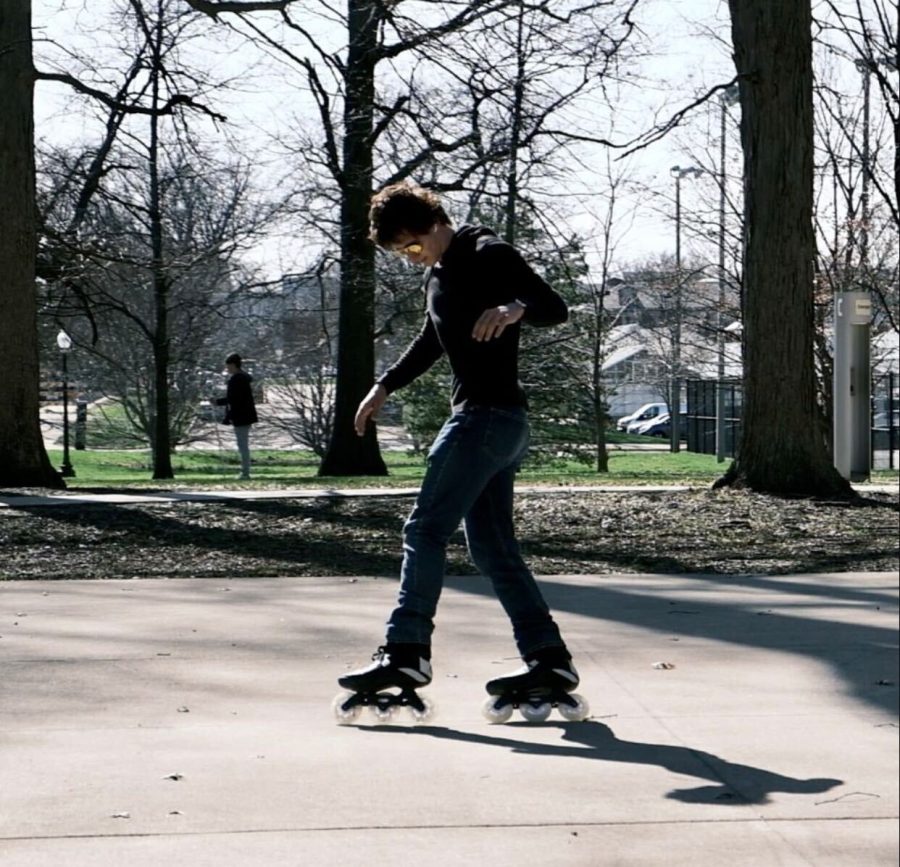 Neal+Specter%2C+sophomore+in+Engineering%2C+skates+across+campus.+Inline+Insomniacs+creates+a+community+for+different+kinds+of+skaters+from+skateboarders+to+roller+skaters.+