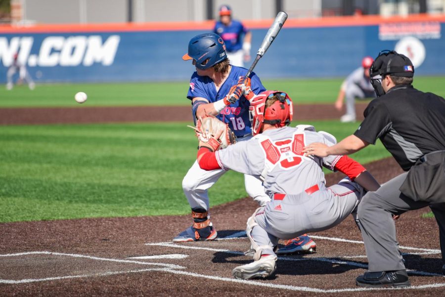 Junior baseman Kellen Sarver eyes the ball while up to bat during the game against Miami Ohio on Saturday. The Illini won all three games against Miami Ohio over the weekend: 2-0, 5-1 and 6-2. 