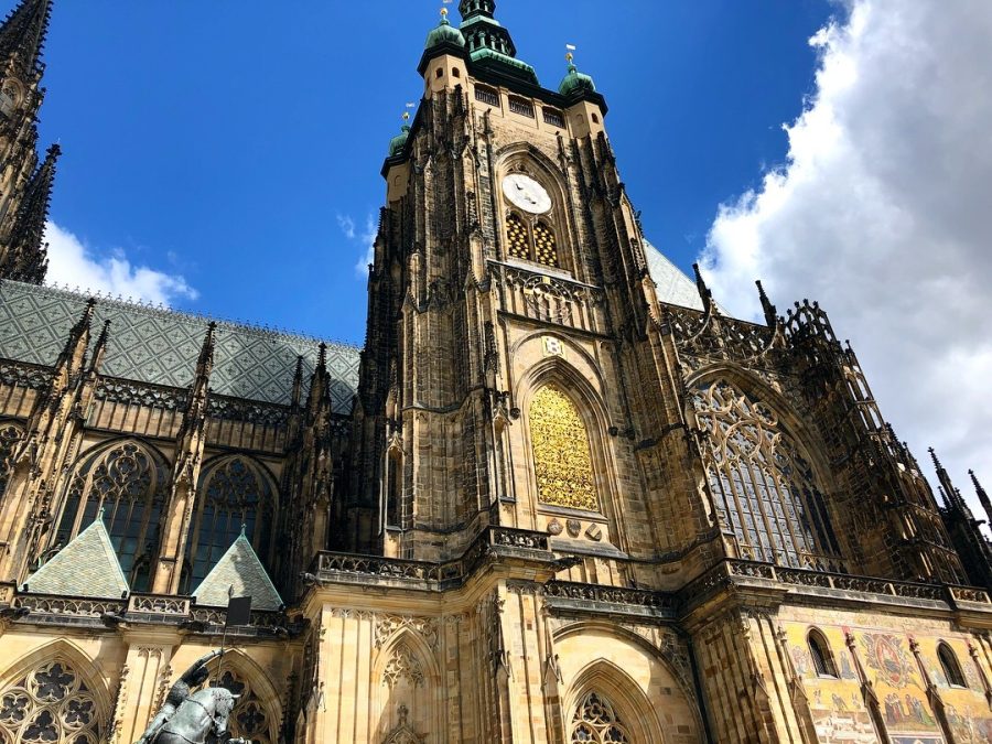 The+Prague+Castle+is+a+famous+landmark+located+in+Prague%2C+Czech+Republic.+Senior+columnist+Andrew+Prozorovsky+provides+tips+when+it+comes+having+both+a+cheap+and+memorable+vacation.+