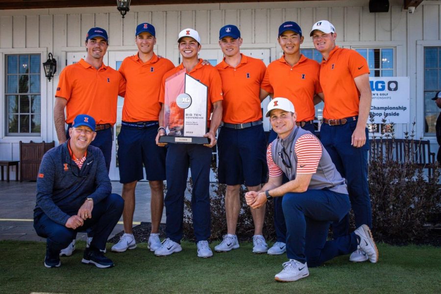 The+Illinois+men%E2%80%99s+golf+team+pose+with+their+Big+Ten+Championship+trophy+at+the+Pete+Dye+Course+at+French+Lick+in+Indiana+on+Sunday.+The+Illini+secured+their+victory+on+the+third+day+with+a+score+of+%2B19.+%0A
