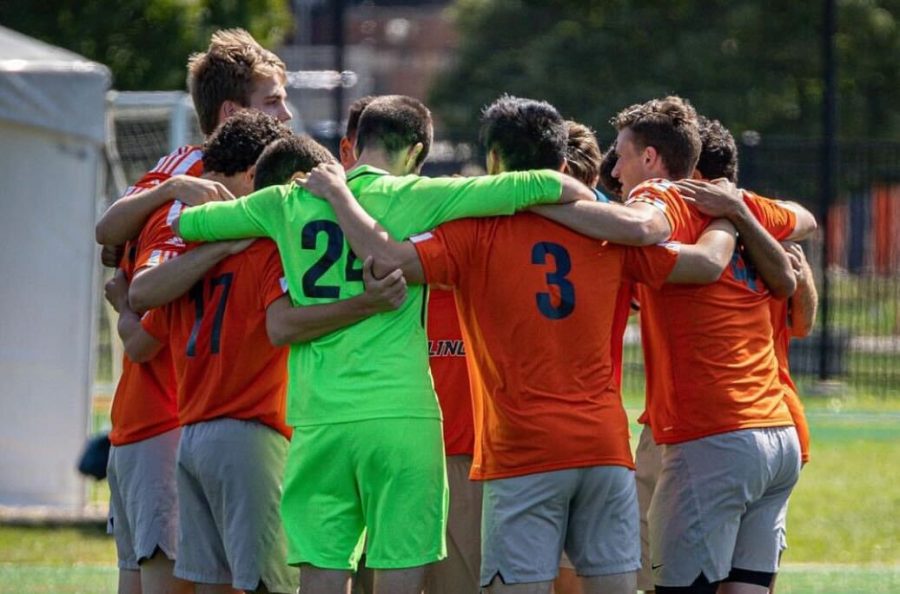 Illinois+men%E2%80%99s+club+soccer+gathers+in+a+team+huddle+before+a+home+match+in+Champaign.+The+team+went+undefeated+in+the+regular+season+and+competed+at+the+regional+and+national+tournaments+in+the+postseason.