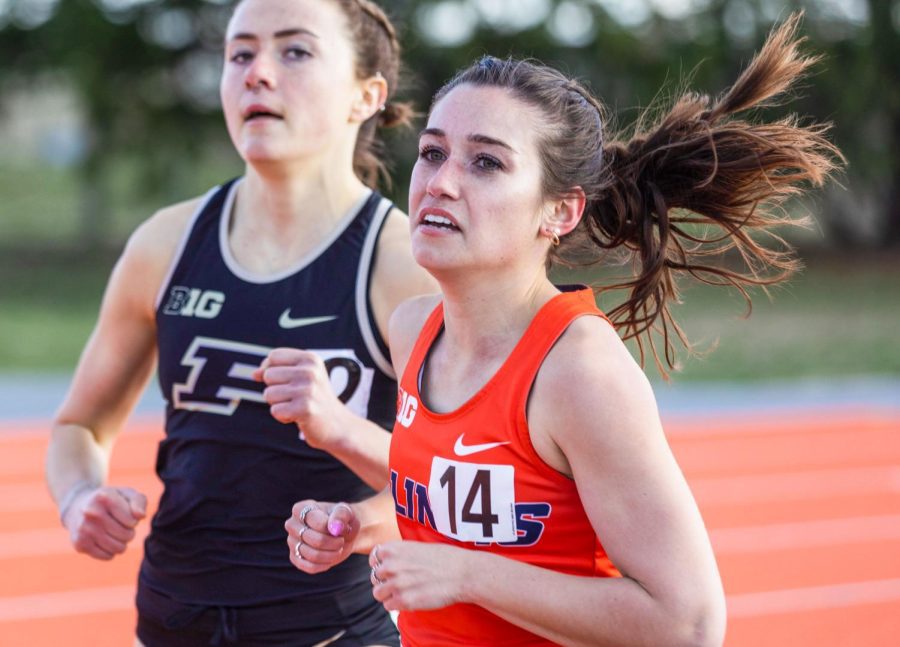 Graduate+student+runner+Rebecca+Craddock+runs+during+the+Illini+Classic+on+April+9.+A+handful+of+smaller+sports+do+not+receive+as+much+traction+from+fans+in+comparison+to+football+and+basketball+when+it+comes+to+small+crowds+and+less+social+media+attention.+%0A