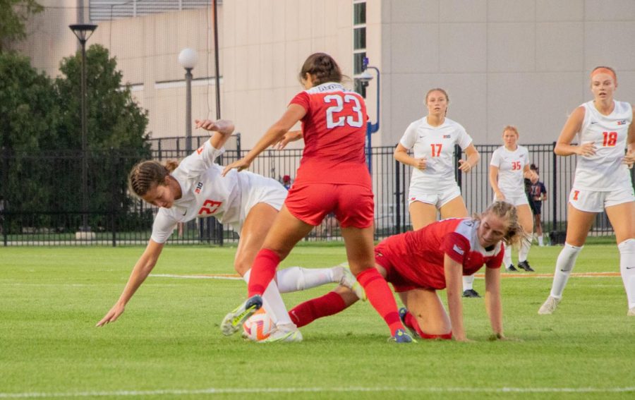 Sophomore forward Maeve Jones attempts to steal the ball from Illinois State on Aug. 18. The Illini will be back home at Demirjian Park against Texas A&M on Thursday. 