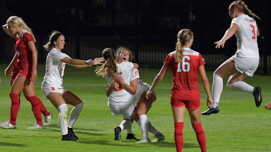 Redshirt+junior+forward+Ashley+Prell+celebrates+with+team+after+she+scored+the+game+winning+goal+against+Illinois+State+on+Thursday.+The+Illini+won+1-0.+