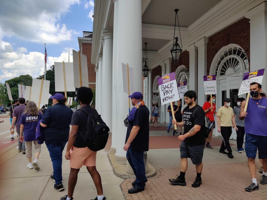 Service+Employees+International+Union+Local+73+protest+outside+of+Illini+Union+on+Thursday+for+better+wages+and+treatment.+SEIU+plans+ahead+with+a+15-day+strike+in+the+events+that+an+agreement+between+the+union+and+the+University+are+not+met+during+their+upcoming+final+negotiations+on+Friday.