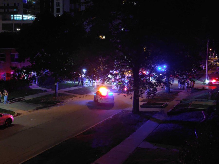 Police+surround+the+200+block+of+E.+Green+St.+after+shots+were+fired.+