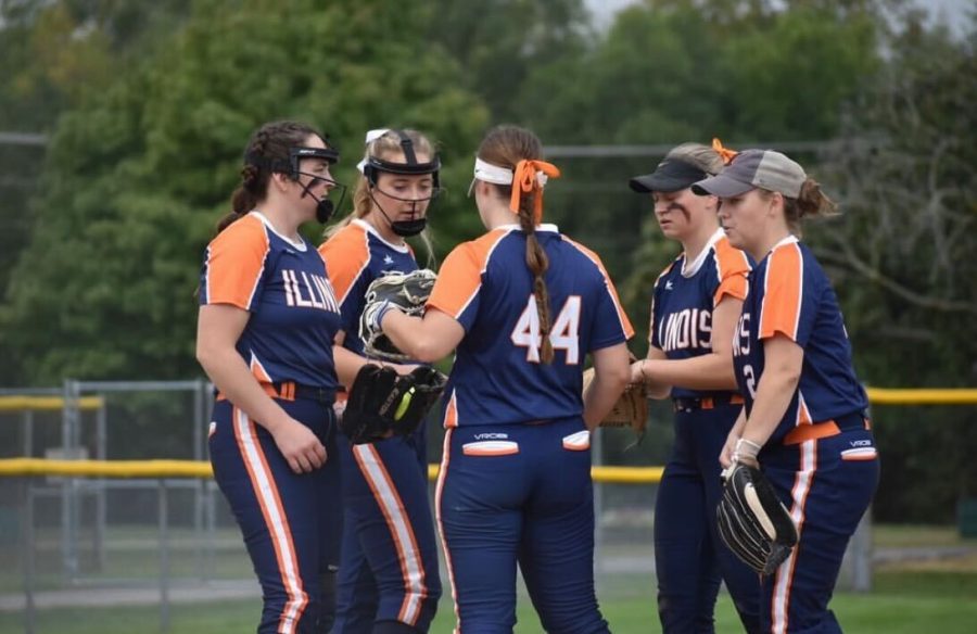 The University of Illinois Club Softball team huddled at a game for the Indy Invitational during the weekend of Oct. 2, 2021. The University offers 35 different club sports that can be listed on the Campus Rec website. 