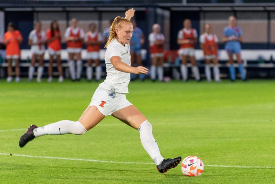 Senior midfielder Eileen Murphy prepares to kick the ball during the game against Texas A&M on Thursday. The Illini will be going up against Indiana State at Demirjian Park on Sunday. 