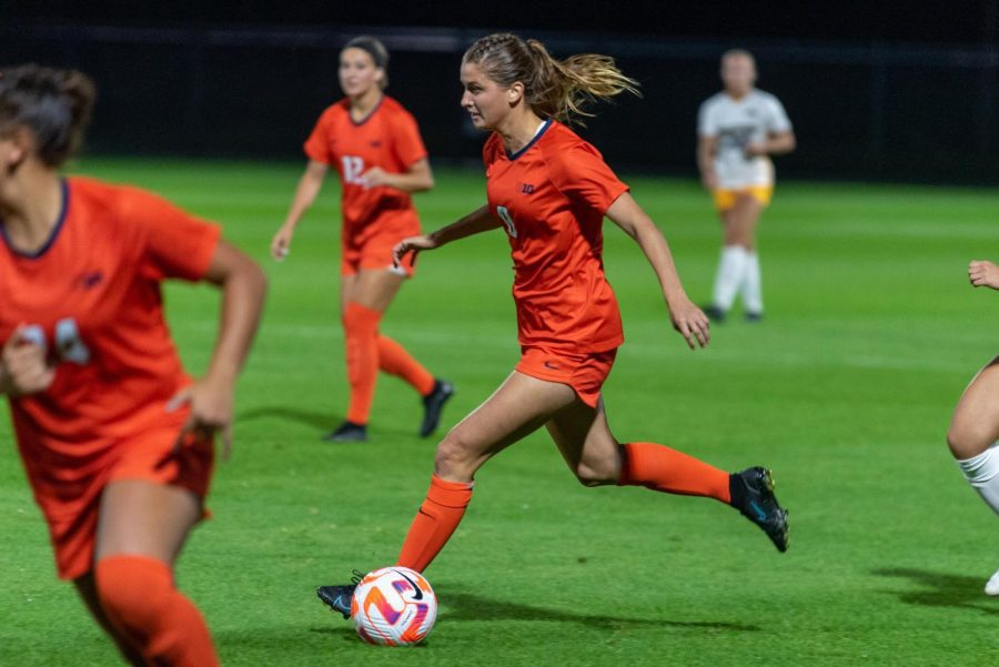 Redshirt+junior+forward+Ashley+Prell+dribbles+the+ball+across+the+field+during+the+game+against+Missouri+on+Sept.+9.+Illinois+will+be+up+against+Maryland+on+Thursday.+