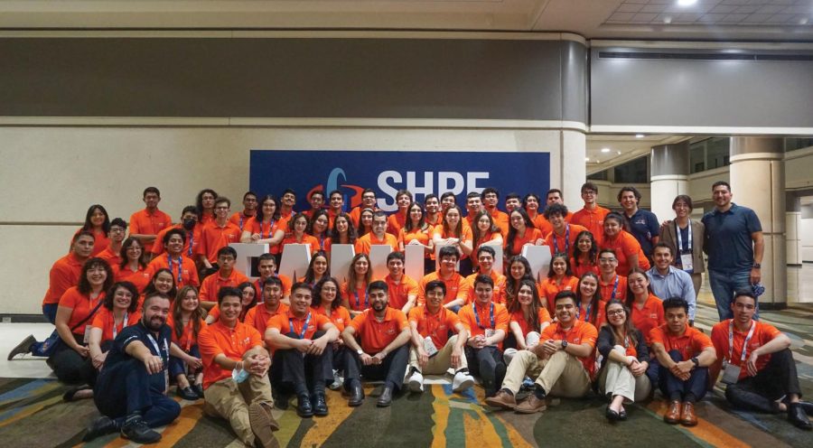 The+University%E2%80%99s+Society+of+Hispanic+Professional+Engineers+chapter+and+alumni+attend+the+SHPE+National+Convention+in+Orlando+in+November+2021.+
