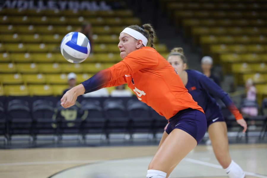 Senior outside hitter Jessica Nunge readies to hit the ball during the match against No. 14 Washington on Sunday. 