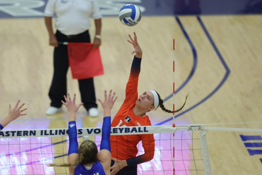 Senior+outside+hitter+Jessica+Nunge+hits+the+ball+during+the+Eastern+Illinois+match+on+Wednesday.+The+Illini+are+heading+to+Milwaukee+this+Saturday+to+end+their+preseason+with+matches+up+against+Illinois+State+and+No.+19+Marquette.+