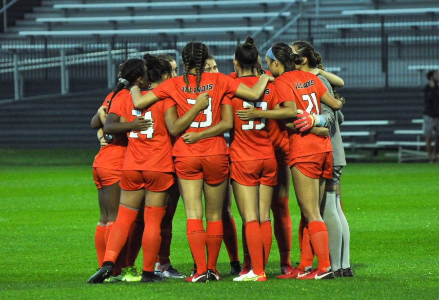 The Illinois womens soccer team huddles on the field before the start of their game against Indiana State on Sept. 4.