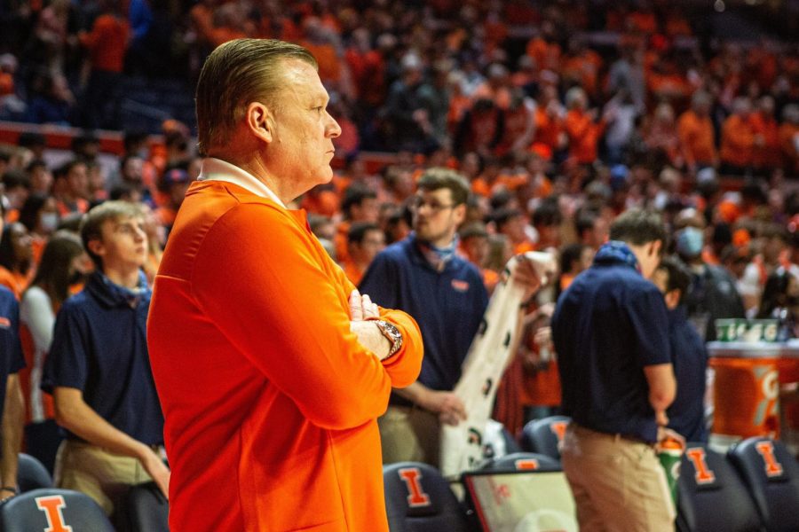 Illinois mens basketball head coach Brad Underwood watches the team warm up from the sidelines before the game against Ohio State on Feb. 24. 