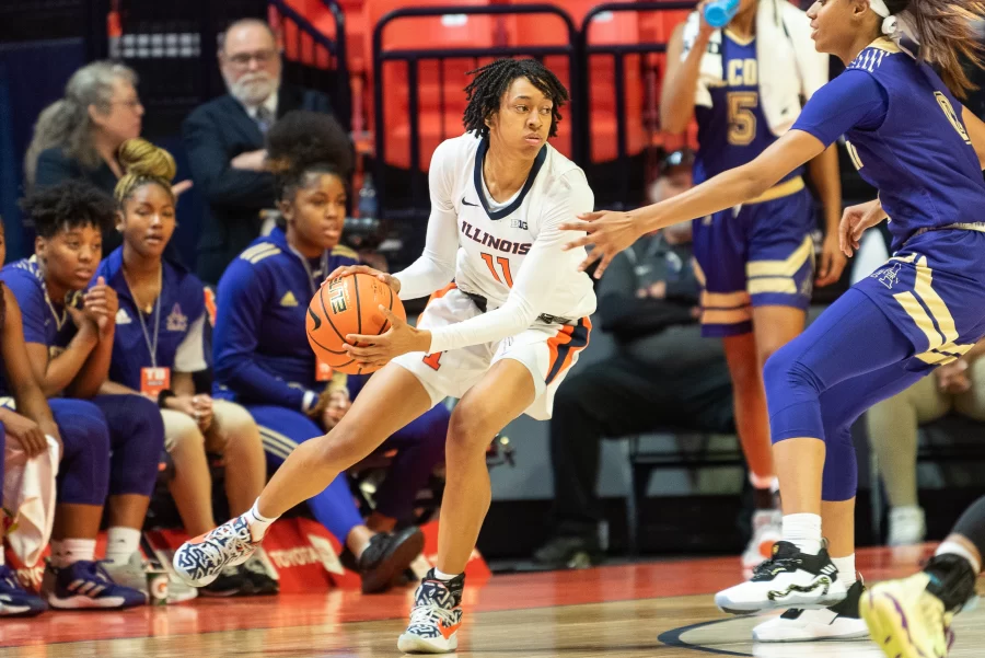 Guard+Jada+Peebles+looks+for+an+opening+against+Alcorn+State+on+Sunday.%0AThe+Illini+remain+undefeated+with+the+teams+90-59+victory+against+Alcorn.+