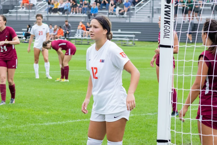 Redshirt+senior+Kendra+Pasquale+stands+in+front+of+Loyolas+goal+during+awaiting+Illinois+corner+kick+on+Sept.+11.+