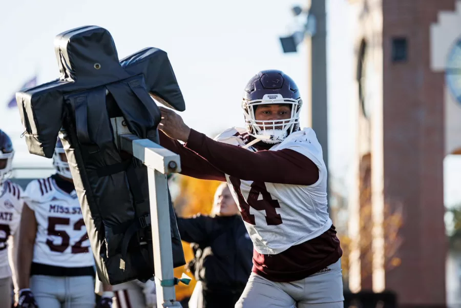 Mississippi State line back Nathaniel Watson during practice at Tampa.
Watson will continue to play for a 5th year with the Bulldogs during the 2023 season. 
