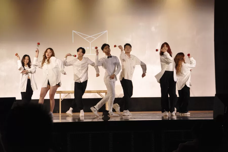Mimosa Dance Crew performs at the Spring Festival Gala on Saturday.