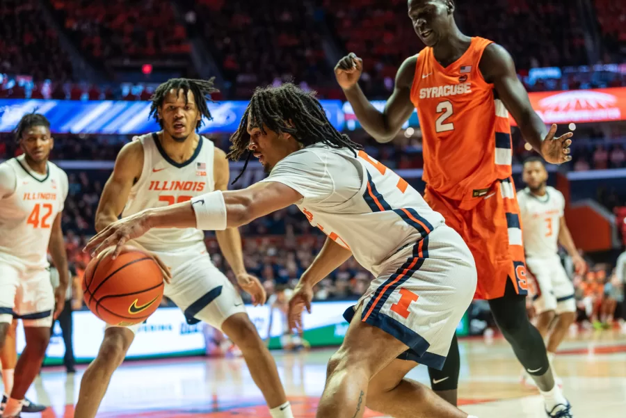 Freshman+Guard+Skyy+Clark+works+through+Syracuse+on+Nov.+29%2C+2022.+Clark+will+transfer+out+of+Illinois%2C+according+to+a+breaking+report.