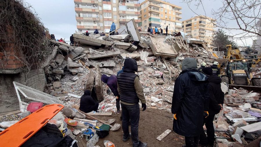 Following the recent earthquakes in Turkey, a building in Diyarbakır was in wreckage on Feb. 6.