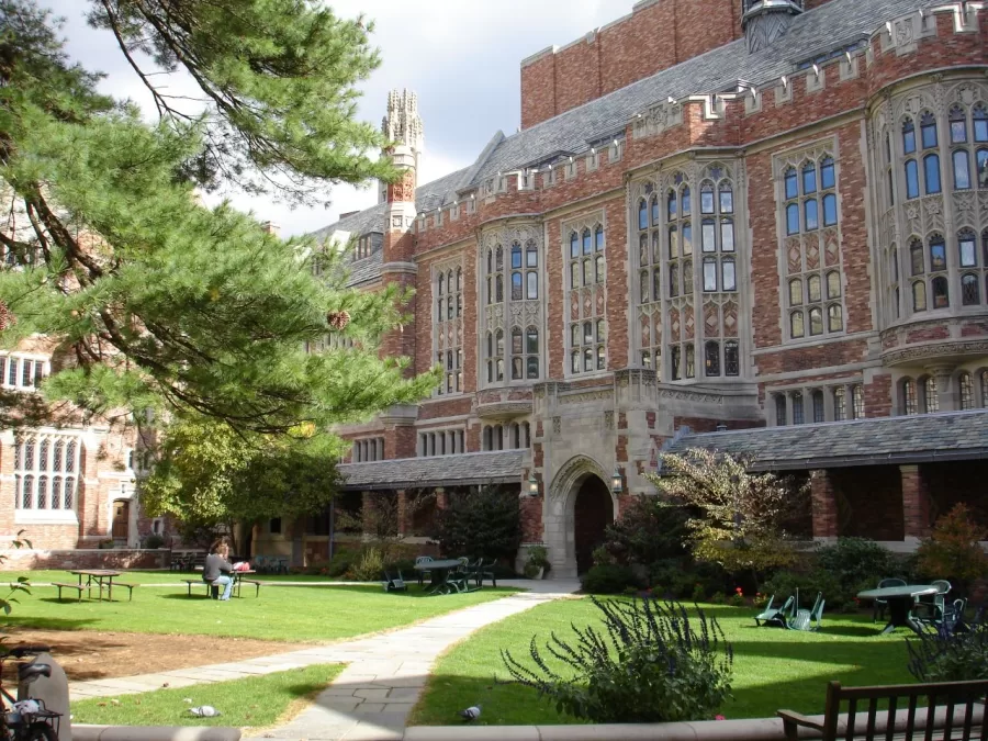 The+Law+School+Courtyard+at+Yale+Law+School.+As+of+recently%2C+the+LSAT+is+no+longer+required+for+admission+into+an+ABA-accredited+law+school.+Columnist+Daniel+Kibler+argues+that+the+LSAT+should+be+required+for+admission%2C+as+it+provides+a+barrier+which+prevents+schools+from+only+accepting+those+that+are+wealthy.